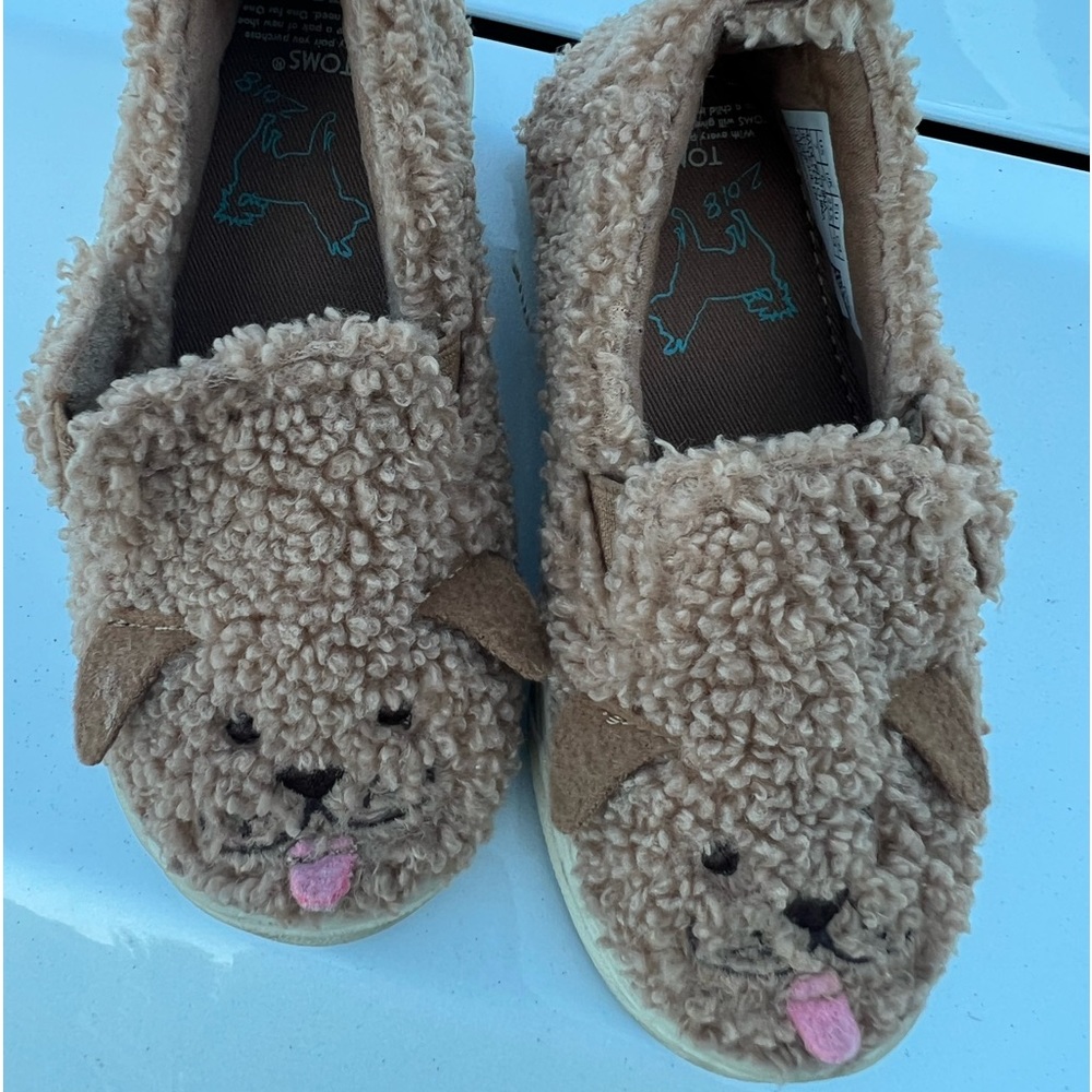 Tom's slip ons